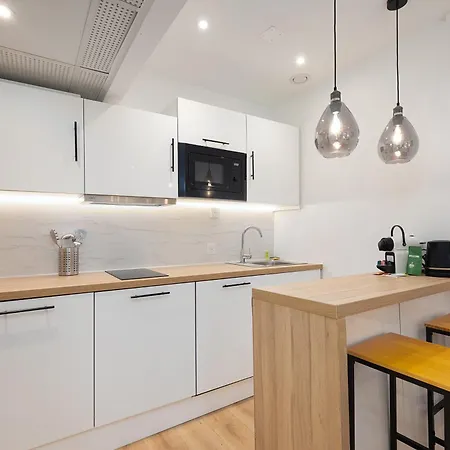 Apartment Pour 4 Personnes Avec Parking A Quelques Minutes A Pieds De Paris Expo Porte De Versailles