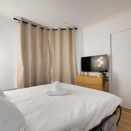 Pour 4 Personnes Avec Parking A Quelques Minutes A Pieds De Paris Expo Porte De Versailles *